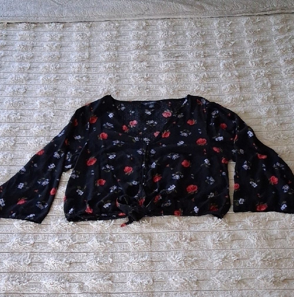 American Eagle Outfitters Black Floral Top Large